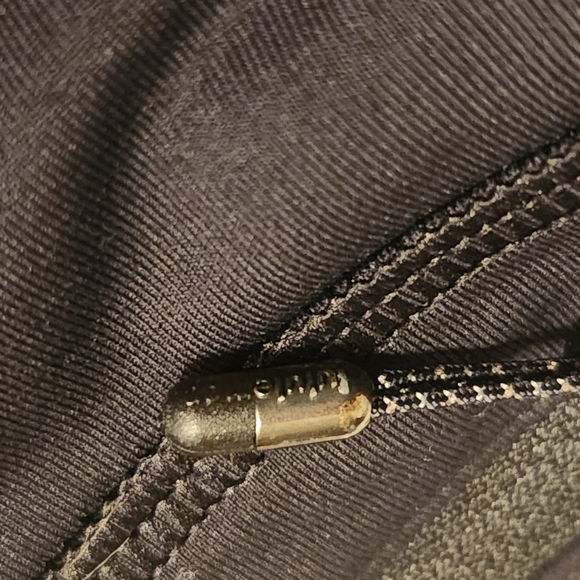 LULULEMON crop black leggings. Missing size tag but perfect condition - Picture 7 of 13